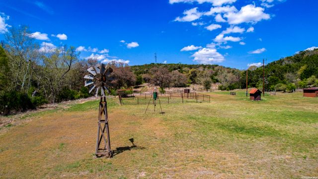 150 Coker Hollow, Kerrville, TX 78028
