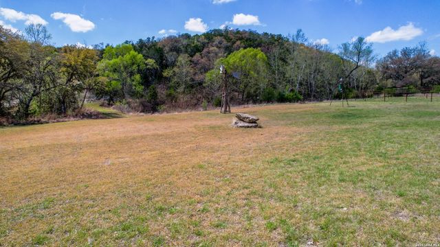 150 Coker Hollow, Kerrville, TX 78028