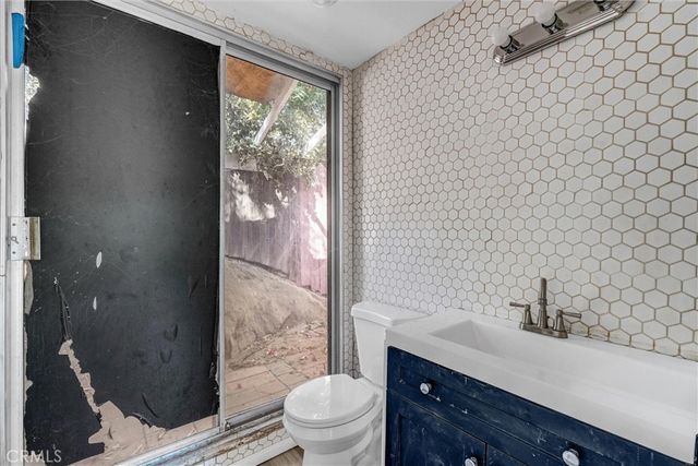 107 Ventura, Chatsworth, CA 91311