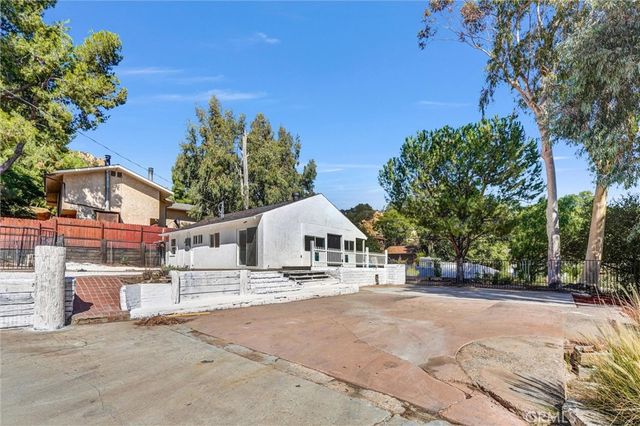 107 Ventura, Chatsworth, CA 91311