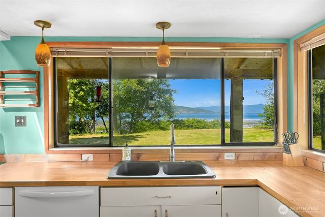 1611 Jas Airport Lane, Anacortes, WA 98221