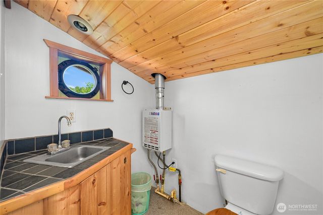 1611 Jas Airport Lane, Anacortes, WA 98221