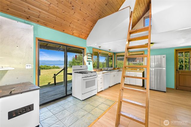 1611 Jas Airport Lane, Anacortes, WA 98221