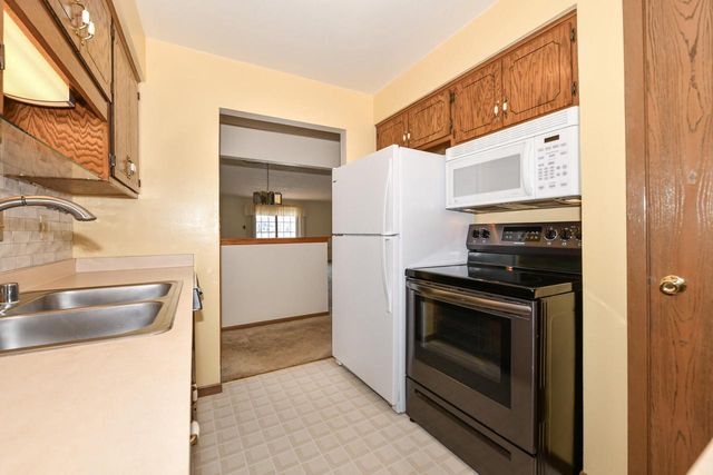 8374 S Tuckaway Shores DRIVE, Franklin, WI 53132