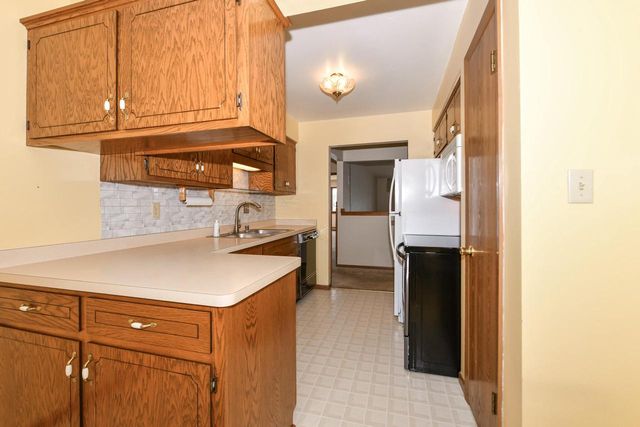 8374 S Tuckaway Shores DRIVE, Franklin, WI 53132