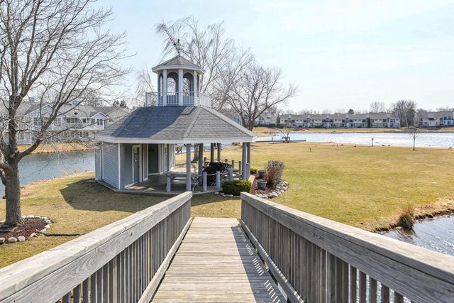 8374 S Tuckaway Shores DRIVE, Franklin, WI 53132