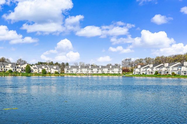 8374 S Tuckaway Shores DRIVE, Franklin, WI 53132