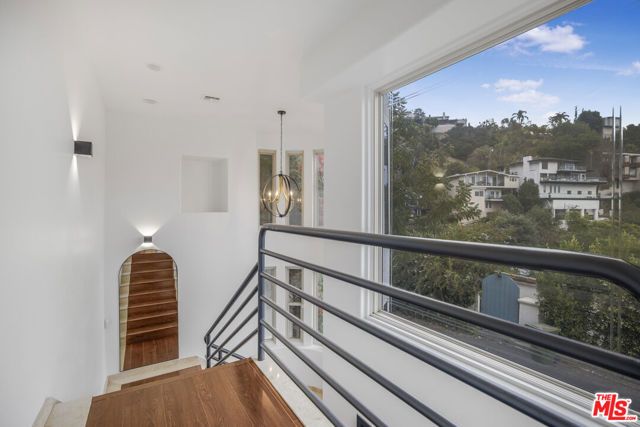 8507 Franklin Avenue, Los Angeles, CA 90069