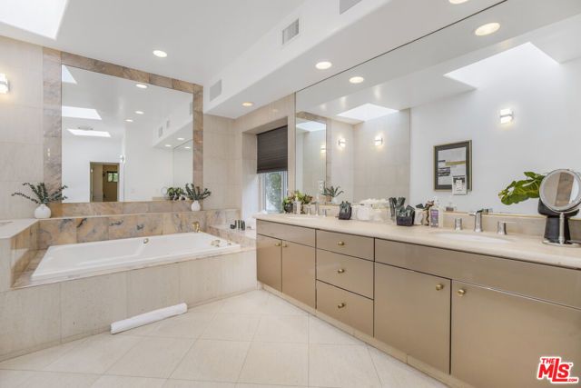 8507 Franklin Avenue, Los Angeles, CA 90069