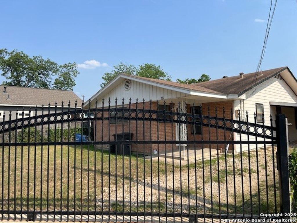 118 Goforth, San Antonio, TX 78233