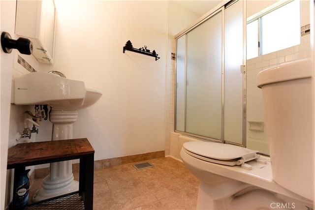 23755 Zuger, Crestline, CA 92325