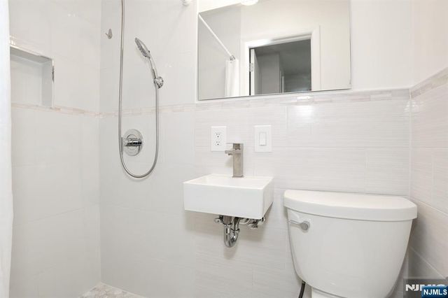 131 Highwood Avenue, Leonia, NJ 07605