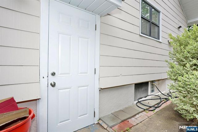 131 Highwood Avenue, Leonia, NJ 07605