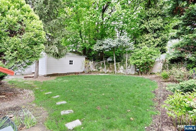 131 Highwood Avenue, Leonia, NJ 07605