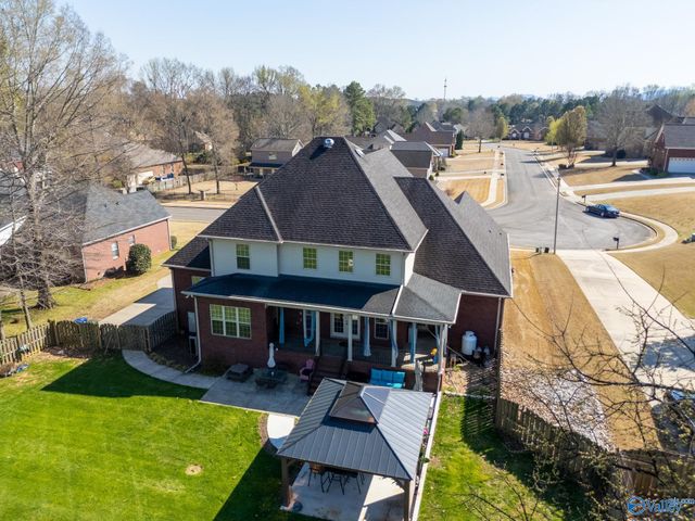 262 Twin Lakes Drive, New Market, AL 35761