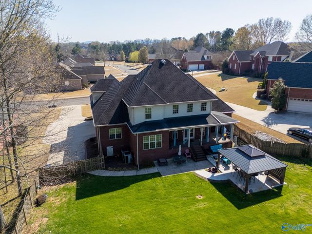 262 Twin Lakes Drive, New Market, AL 35761