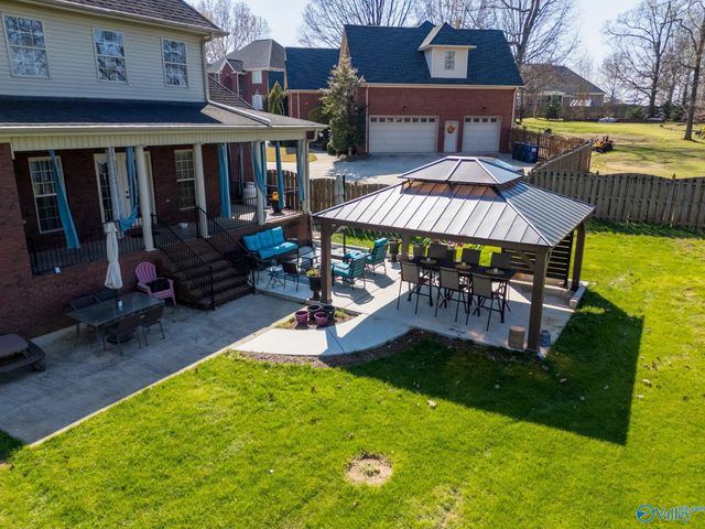 262 Twin Lakes Drive, New Market, AL 35761