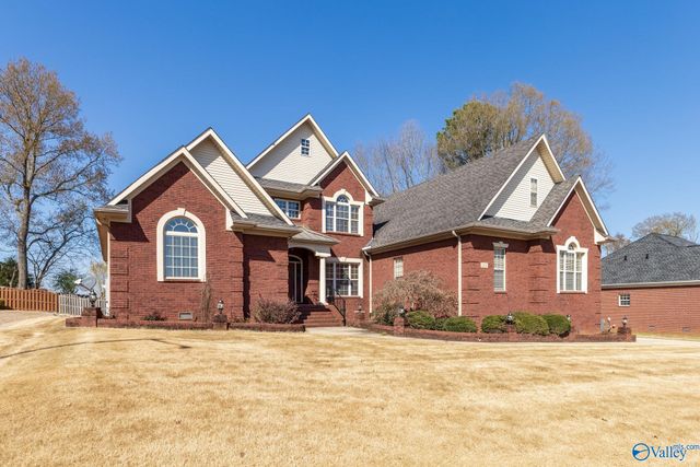 262 Twin Lakes Drive, New Market, AL 35761