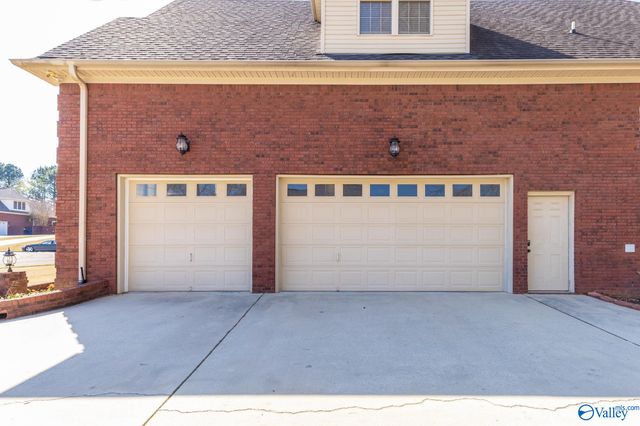 262 Twin Lakes Drive, New Market, AL 35761