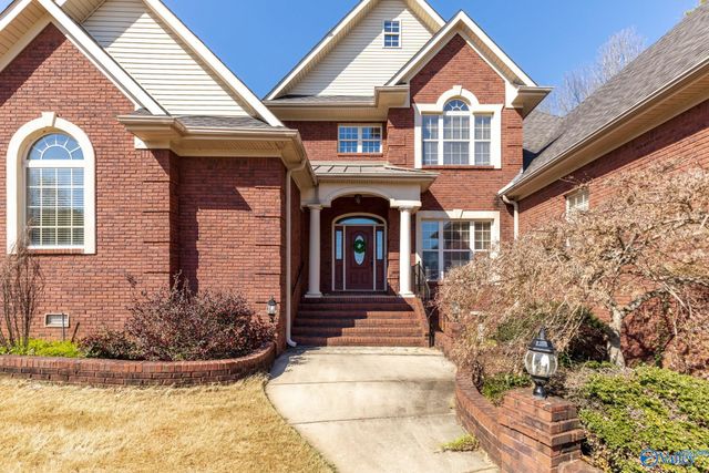 262 Twin Lakes Drive, New Market, AL 35761