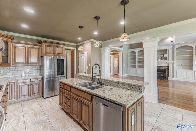 262 Twin Lakes Drive, New Market, AL 35761