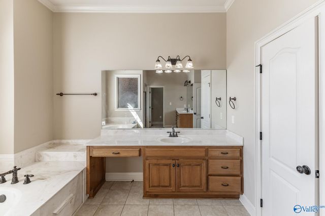 262 Twin Lakes Drive, New Market, AL 35761