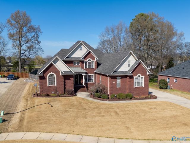 262 Twin Lakes Drive, New Market, AL 35761