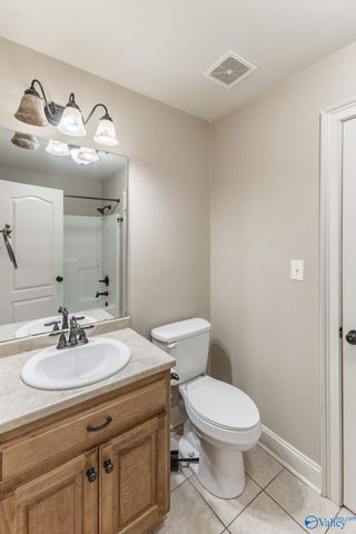 262 Twin Lakes Drive, New Market, AL 35761