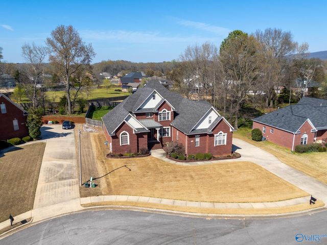 262 Twin Lakes Drive, New Market, AL 35761