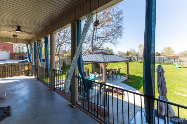 262 Twin Lakes Drive, New Market, AL 35761