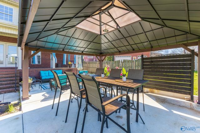 262 Twin Lakes Drive, New Market, AL 35761