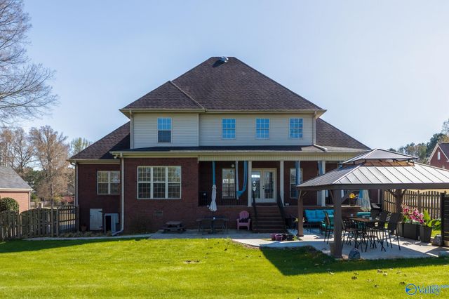 262 Twin Lakes Drive, New Market, AL 35761