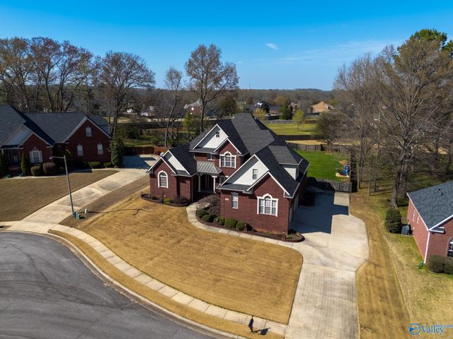 262 Twin Lakes Drive, New Market, AL 35761