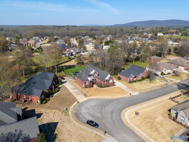 262 Twin Lakes Drive, New Market, AL 35761