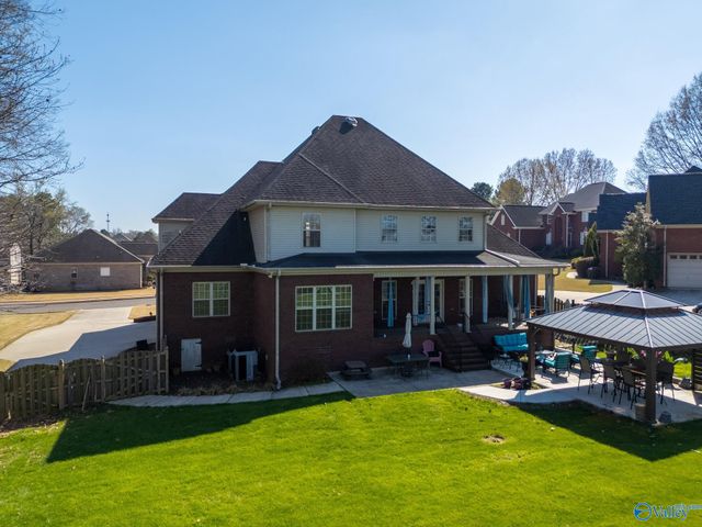 262 Twin Lakes Drive, New Market, AL 35761