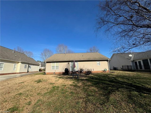 1542 Finwick Drive, Pfafftown, NC 27040