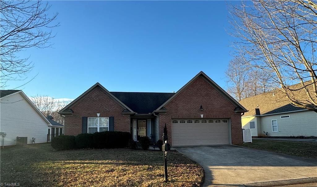 1542 Finwick Drive, Pfafftown, NC 27040