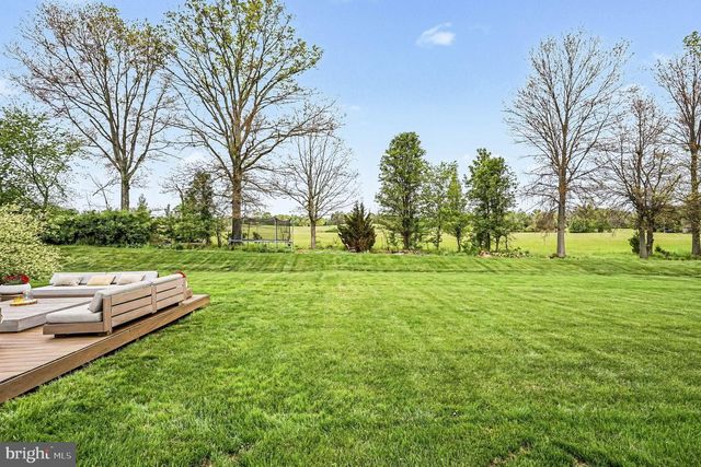 30 HICKORY VALLEY DR, Gilbertsville, PA 19525