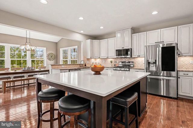 30 HICKORY VALLEY DR, Gilbertsville, PA 19525