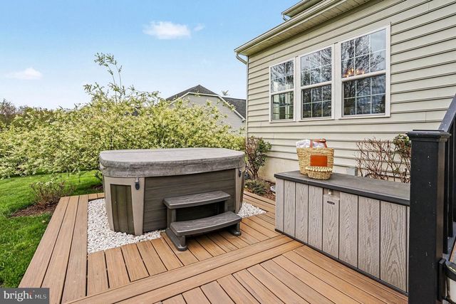 30 HICKORY VALLEY DR, Gilbertsville, PA 19525