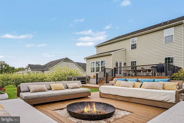 30 HICKORY VALLEY DR, Gilbertsville, PA 19525