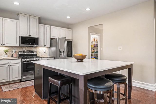 30 HICKORY VALLEY DR, Gilbertsville, PA 19525