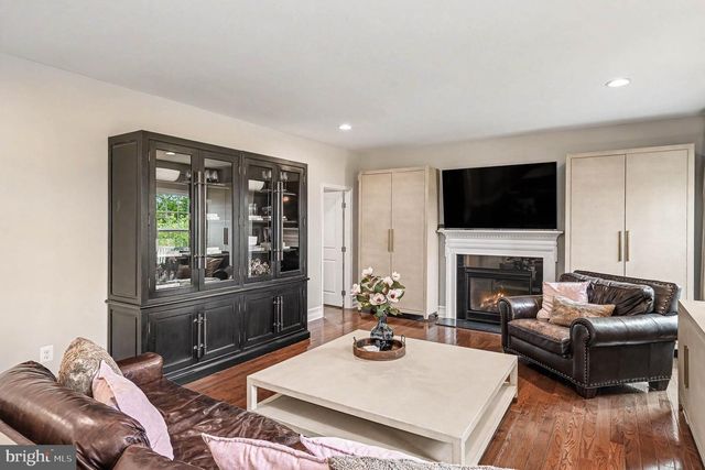 30 HICKORY VALLEY DR, Gilbertsville, PA 19525