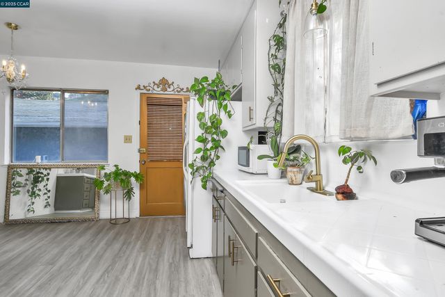 2437 Alhambra ave, Martinez, CA 94553