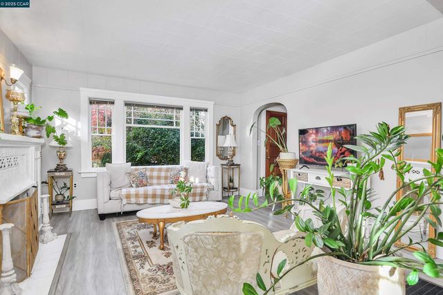 2437 Alhambra ave, Martinez, CA 94553