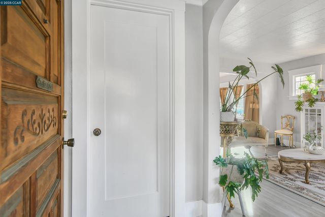 2437 Alhambra ave, Martinez, CA 94553