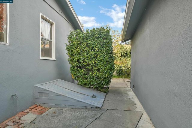 2437 Alhambra ave, Martinez, CA 94553