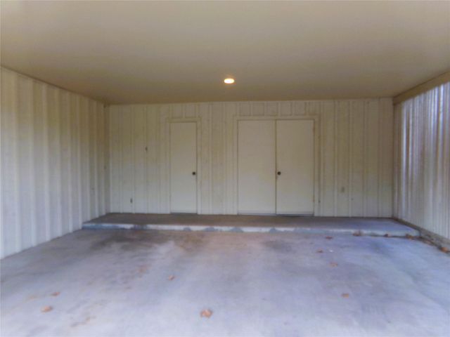 516 N College Street, Weimar, TX 78962