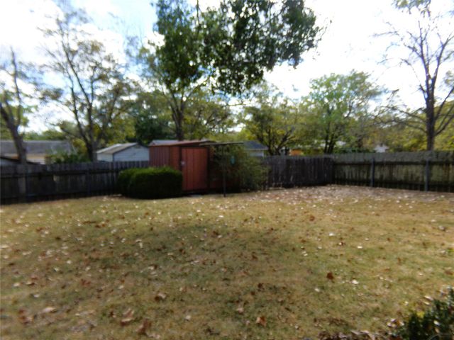 516 N College Street, Weimar, TX 78962