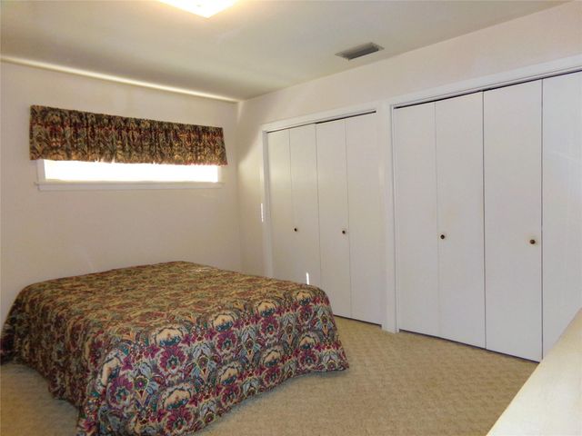 516 N College Street, Weimar, TX 78962